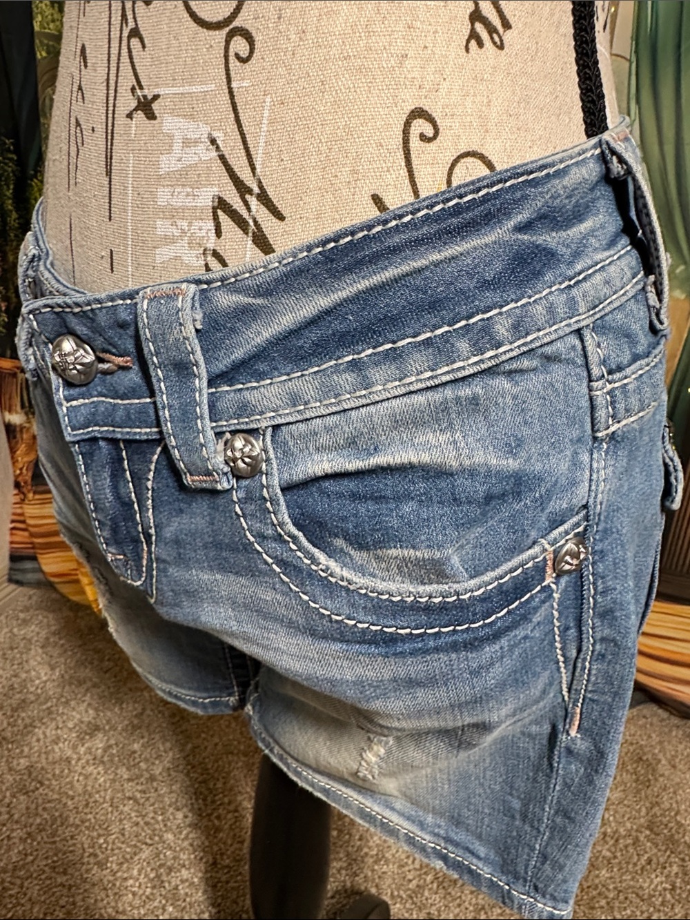 Miss Me Embellished Light Blue Denim Size US 26 Mid Shorts EUC - Picture 3 of 12